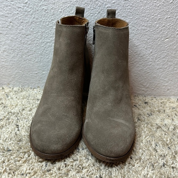 Frye Suede Ankle Boots size 6B - Picture 3 of 9